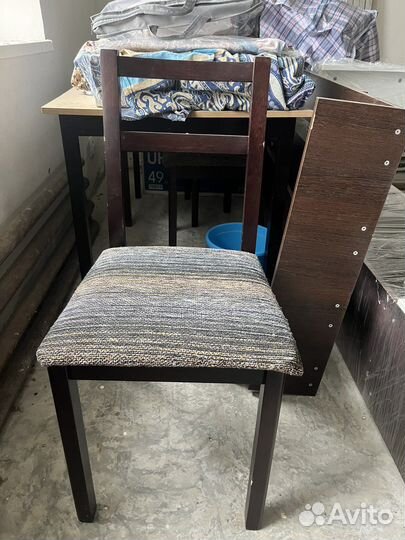 Стол и стулья