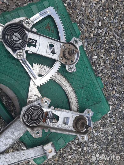 Стеклоподьемники механические. Правый и левый