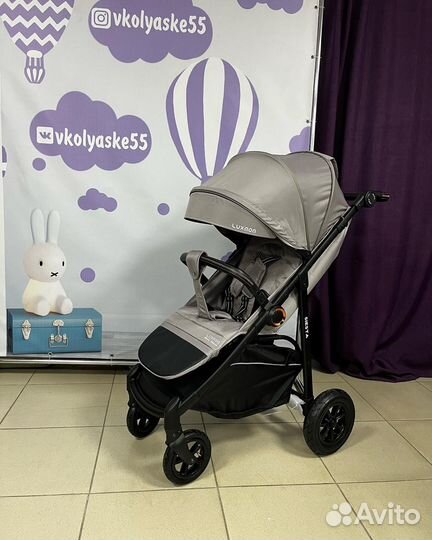 Коляска с надувными колесами