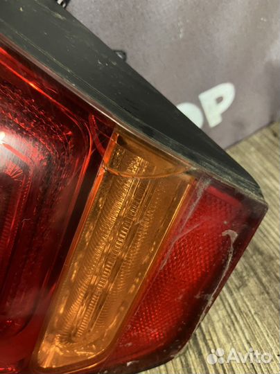 Фонарь задний правый внутренний Kia quoris 3.8
