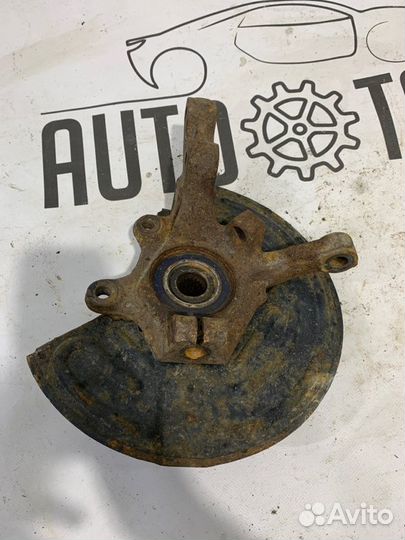 Кулак поворотный передний правый Renault Symbol