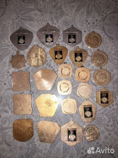 Собачьи медали и жетоны, значки, кубок