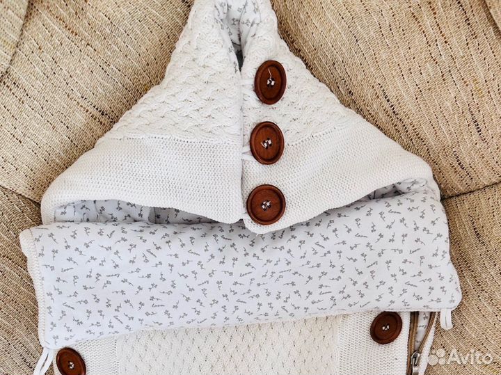 Конверт с отверстиями для автокресла вязаный