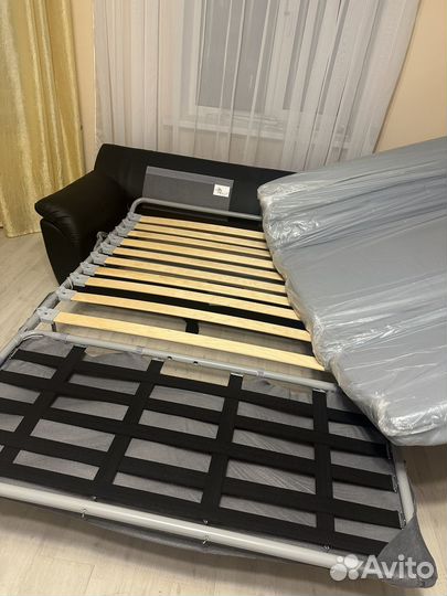 Диван кожанный IKEA