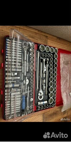 Набор инструментов для авто в чемодане