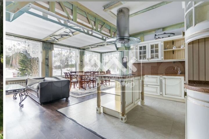 Дом 450 м² на участке 3 га