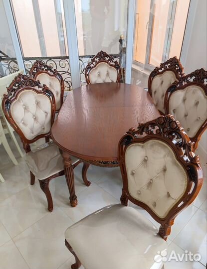 Стол и стулья