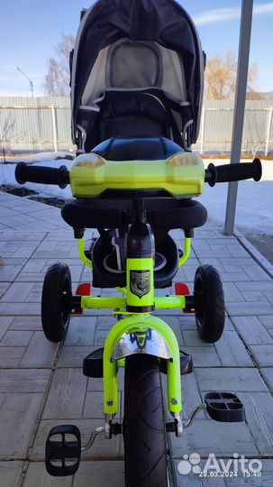Детский трехколесный велосипед с ручкой