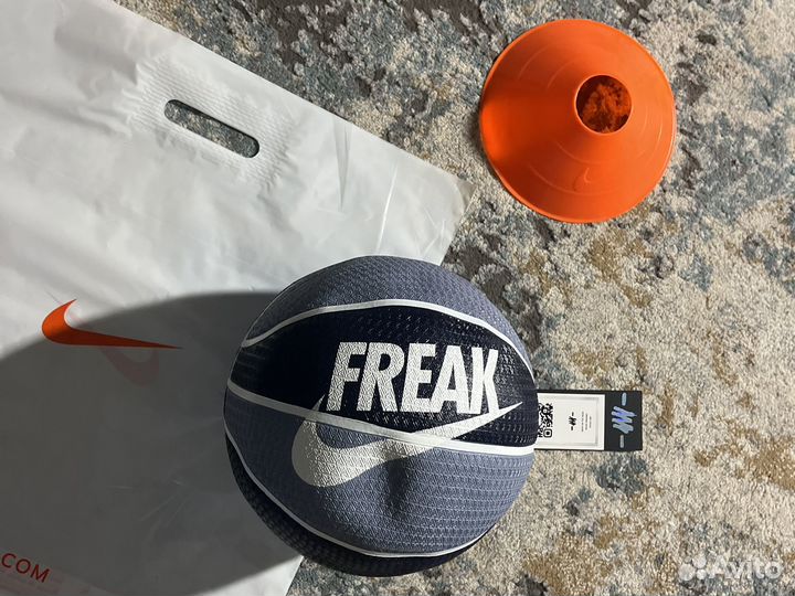 Баскетбольный мяч 7 nike playground 8P 2.0 G