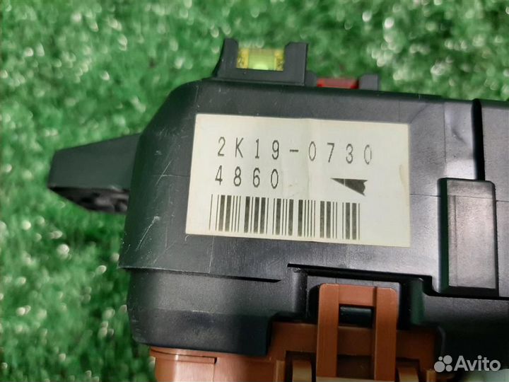 Блок предохранителей салонный Mitsubishi Carisma