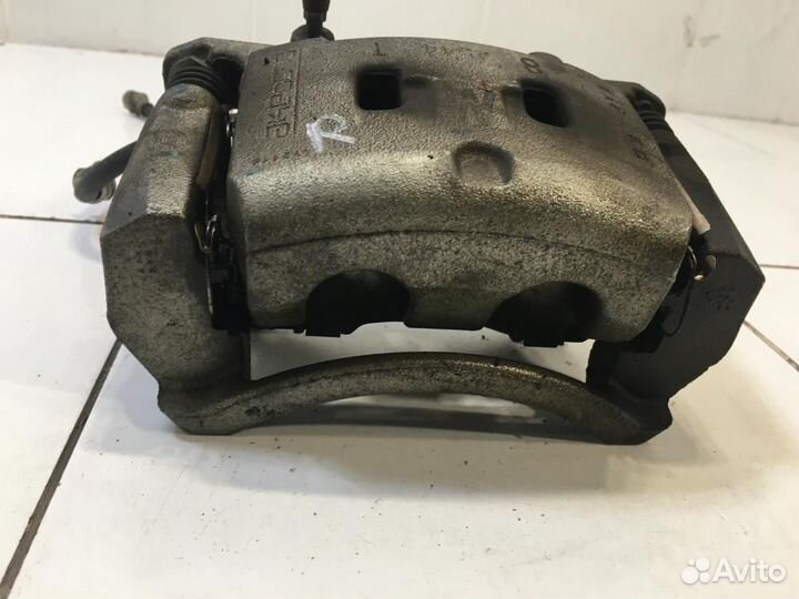 Суппорт передний правый Infiniti Q50 V37