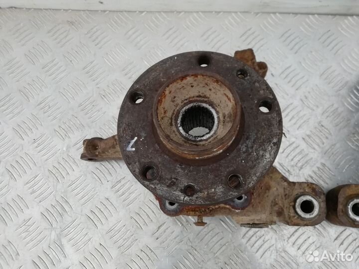 Кулак задний Renault Duster 2.0 4WD 2013г