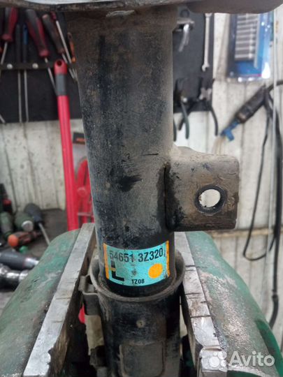 Амортизатор передний Хюндай i40(ix35)обмен