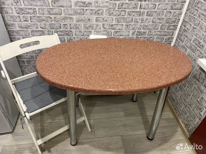 Продам стол