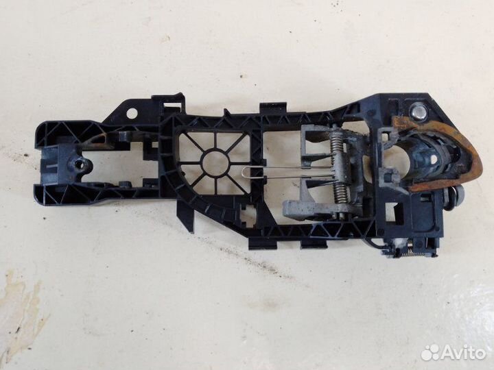 Кронштейн ручки Volkswagen Passat B6 2005-2010