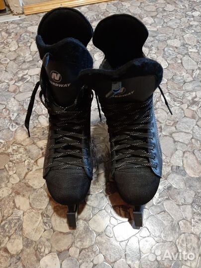 Коньки хоккейные