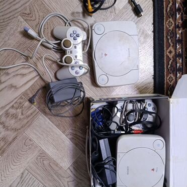 Sony playstation 1, две штуки на запчасти
