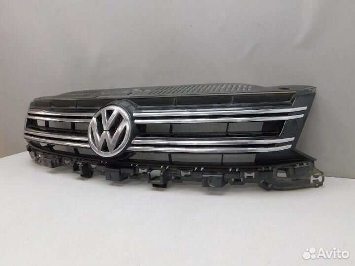 Решетка радиатора Volkswagen Tiguan