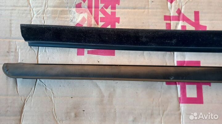 Tribute 00-07 бархотки стекла передней левой двери