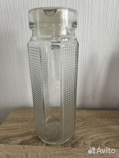 Стеклянный кувшин для воды