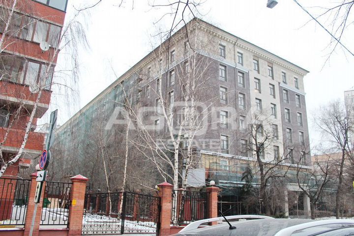 205.1 кв.м/Продажа торгового помещения в доме прем