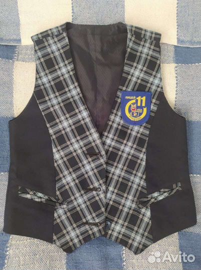 Жилет с эмблемой для девочки Лицей11 рост 128-134