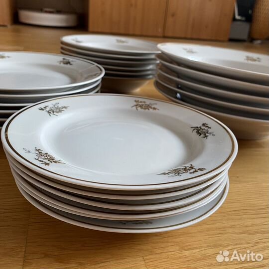 Набор тарелок