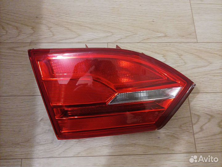 Фонарь задний левый внутренний Jetta 6