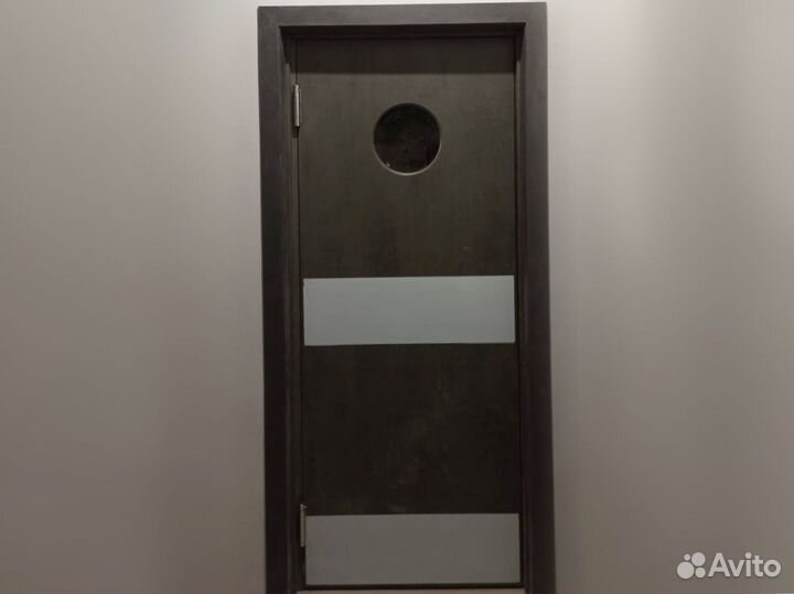 Дверь маятниковая в кафе