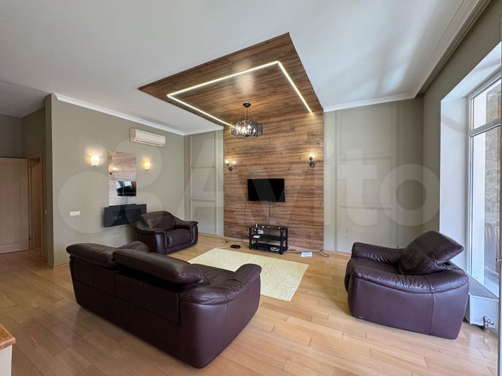 Дом 280 м² на участке 4,7 сот.