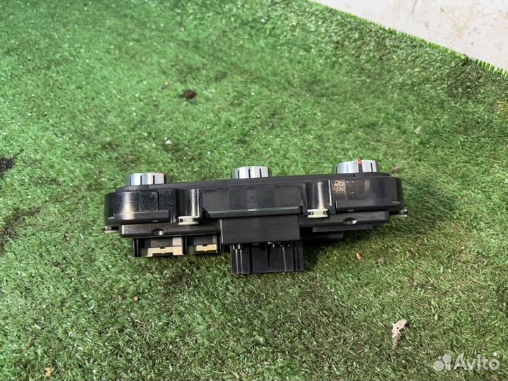 Блок управления климат-контролем Volkswagen Passat