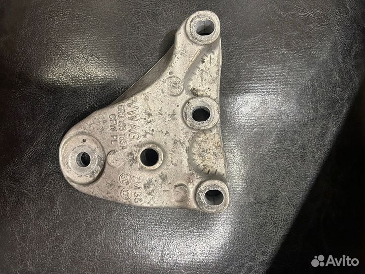 Кронштейн опоры двигателя