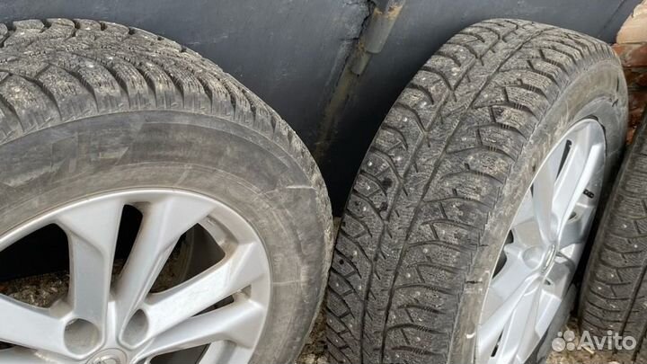 Колеса в сборе r17 зимние Nissan Bridgestone