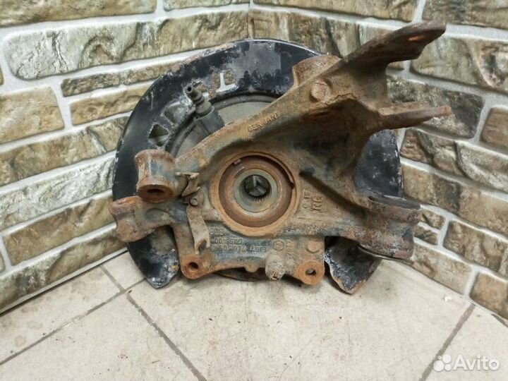 Кулак поворотный задний правый Audi Q7 4L 2010