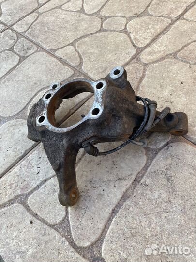 Renault trafic 3 поворотный кулак передний левый