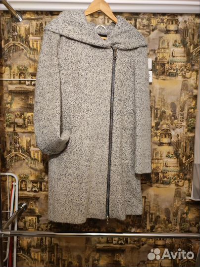 Продам демисезонное пальто