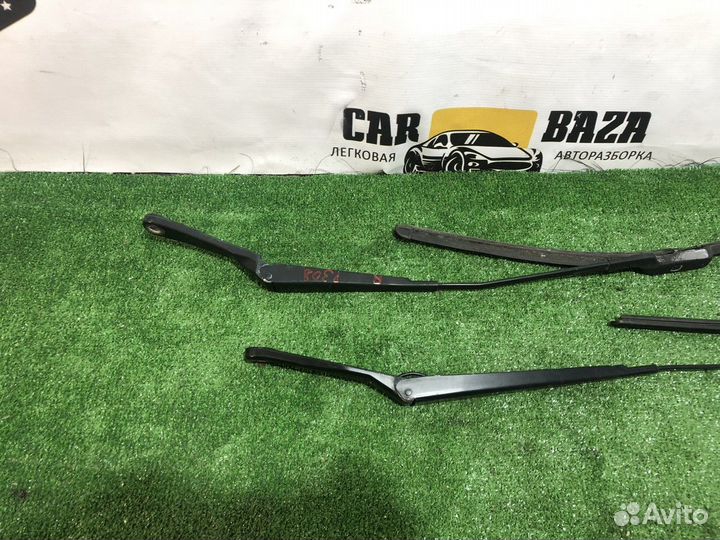 Поводок стеклоочистителя (комплект)