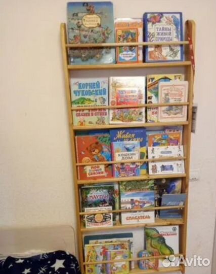 Стеллаж Монтессори для книг