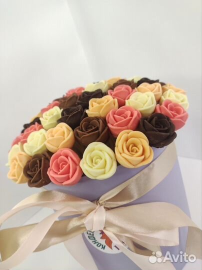 Розы из Трёх Видов Шоколада - 51 шт в Коробке