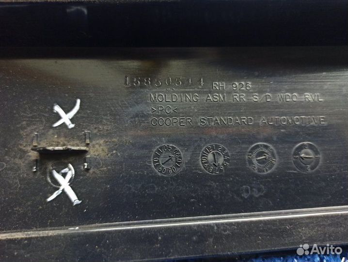 Молдинг стекла двери задний правый Cadillac