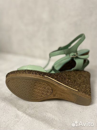 Босоножки натуральные