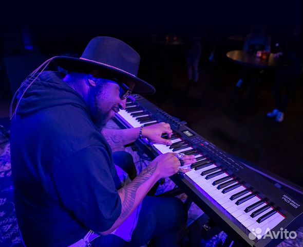 Цифровое пианино Roland + Аксессуары