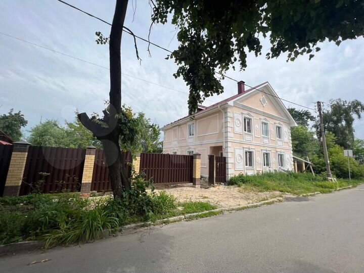 Коттедж 303 м² на участке 6 сот.