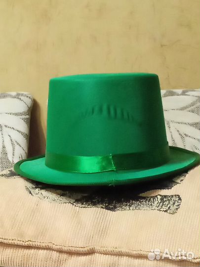 Карнавальные шляпы и маска