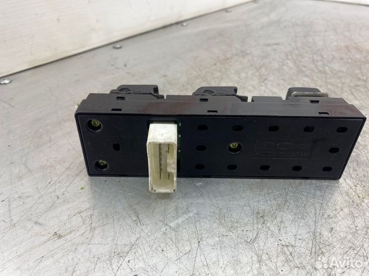 Блок управления стеклоподъемником Kia Magentis 2