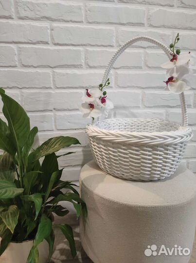 Корзина плетеная из ротанга