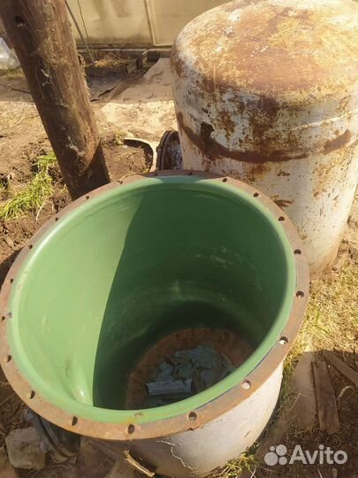 Продаю 2 резервуара по 270 литра