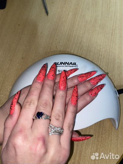 Модель на маникюр