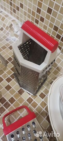 Заварочный чайник, кухонная утварь, тарелки