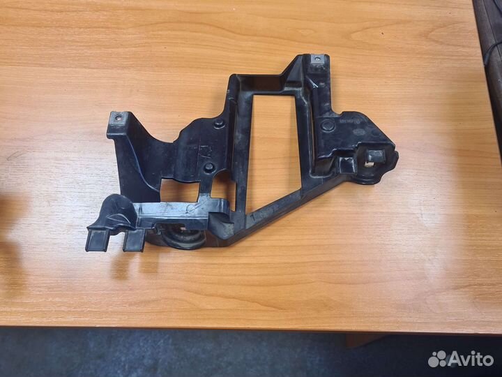 Кронштейн фар для BMW X5 E53 2000-2007